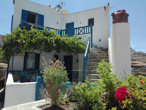 A small shiny cycladic house located in the center of the island, in Chora with   Happy Shiny Cycladic House Cycladic home vacation rental 42753567