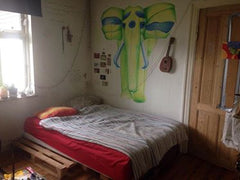 Big room with a double bed and a sofa suitable for sleeping in the second floor   Theklavej Private room in home vacation rental 26129385