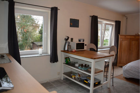 A proximité de Bruxelles.   Studio  24m2, vue sur jardin,  équipé dans maison fa Wezembeek-Oppem, Belgium Repère tranquille Private room in home vacation rental 32136181