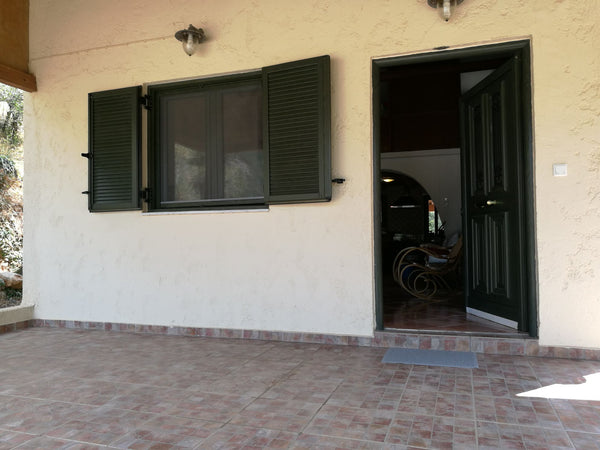 Situated in Kerá, this holiday home is set 5-min drive from the Homo Sapiens Mus Greece Chronis house Entire home vacation rental 21031102