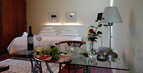 Apartment set in Prague 5, just 4 km away from St. Vitus Cathedral and 4.1 km aw Prague, Czechia ***Prague5Apartment ***GREAT LOCATION*PARKING* Entire guest suite vacation rental 993197