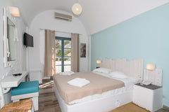 The Double room with balcony or terrace is newly renovated & offers all modern f Kamari, Greece Double Room with balcony&breakfast Room in bed and breakfast vacation rental 16007244