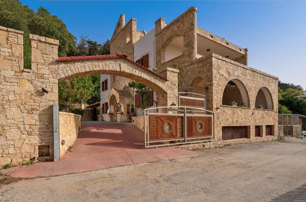 This villa has 6 bedrooms, a kitchen with a dishwasher and a microwave, a flat-s  Grandpa΄s House Agia Pelagia Μυξορρουμα Entire villa vacation rental 50832932