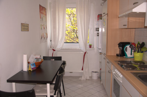 We offer two spare rooms in a beautiful appartement in the 15. district in Vienn Vienna, Austria Rooms near ESC location