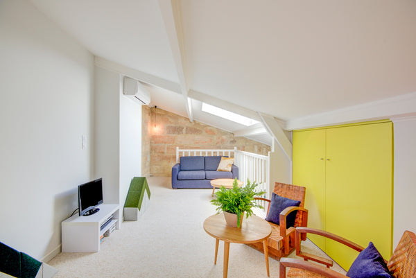 This superb 75 m² apartment, is located in an 18th century building in the heart Bordeaux, France L'ETOILÉ - Beautiful Duplex - Chartrons Entire rental unit vacation rental 34165263
