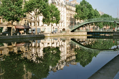 Une chambre indépendante de 16m² dans un immeuble sécurisé avec concierge entre  Paris, France ★ Appartement Canal st Martin - Gare de l'Est Private room in rental unit vacation rental 20239117