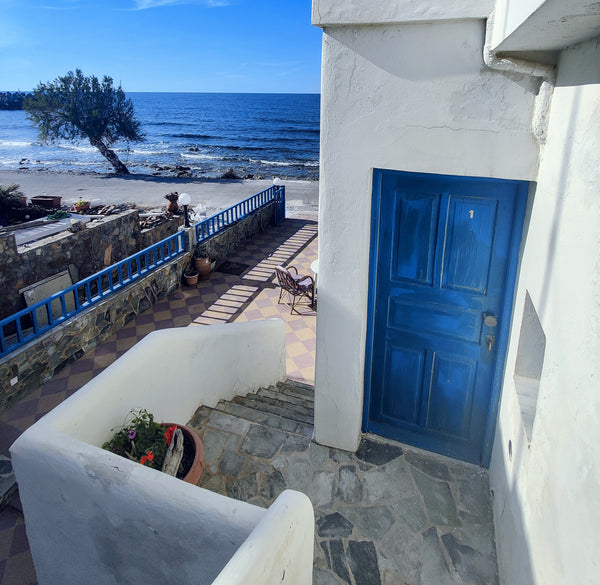 With the beach only 5 meters away, Villa Arie offers a quiet and relaxing atmosp Tel Aviv-Yafo, Israel Beachfront Cycladic Villa with 8 suites Entire villa vacation rental 606504573768495236