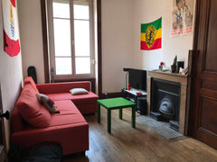 Bel appartement de 54m2 dans une petite rue calme, perpendiculaire à l'avenue de Lyon, France Bel appartement de 54m2, bien placé ! Entire rental unit vacation rental 21301268