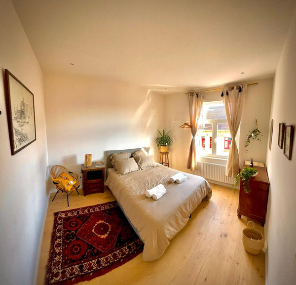 Profitez d’une chambre lumineuse et calme dans une maison St-Gilloise, située à   Charmante chambre St Gilloise au cœur de Bruxelles Private room in townhouse vacation rental 668070342131381481