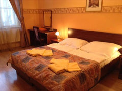 Dům postavený na konci 19. století byl rekonstruován před 10 lety a na současné   Ubytování, restaurace a pivovar v jednom miste! Room in hotel vacation rental 43152087