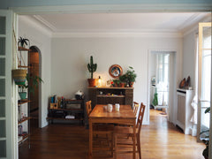 Notre appartement de 49m2 est lumineux et très agréable avec son grand double sé Paris, France Chaleureux appartement haussmannien avec balcon Entire rental unit vacation rental 19900016