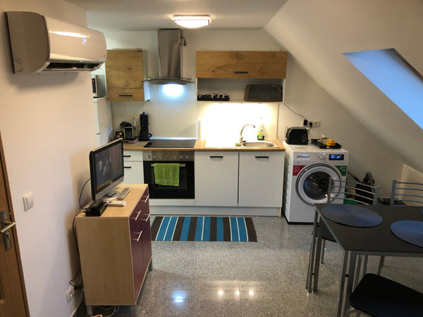 Schöne kleine und Freundliche Dachwohnung in den11 Bezirk Siemmering ,was sich d Vienna, Austria Wer mochte wohnen fast in Natur und doch in Wien! Entire rental unit vacation rental 38454279