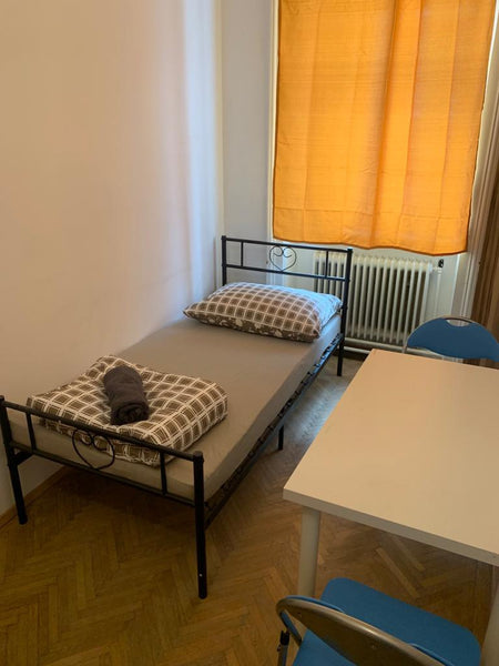 Genieße einfachen Zugang zu allem von dieser perfekt gelegenen Unterkunft aus.  Single room next to Westbahnhof & city, metro U3 Private room in rental unit vacation rental 711970825792129196