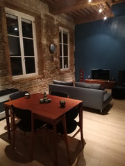 Cet appartement type "canut" est situé au coeur du plateau de la Croix-Rousse, p Lyon, France Bel appartement Canut Entire rental unit vacation rental 53333485