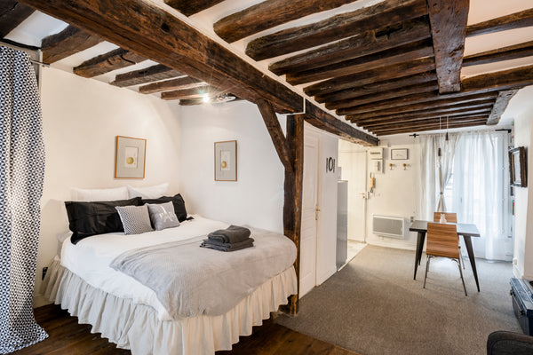 A very cosy, hidden, Paris Marais hideway.<br />Super charming, newly refurbishe Paris, France COSY ARTIST HIDEAWAY IN THE UPPER MARAIS DISTRICT Entire rental unit vacation rental 20847560