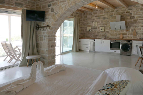 NEW LUXURY APARTMENT IN MATALA FOR COUPLES OR FAMILIES.<br /><br /><b>License nu  Selini luxury apartment in the heart of Matala Entire villa vacation rental 30001397