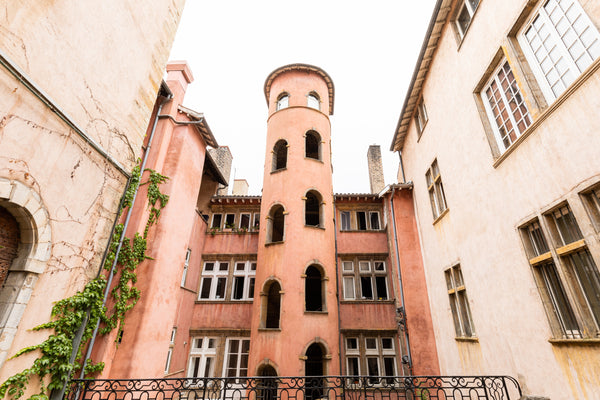 The <b>apartment in Lyon</b> has 1 bedrooms and capacity for 2 people. <br>Accom Lyon, France Dify Tour Rose - Vieux Lyon Entire rental unit vacation rental 655467392204573870