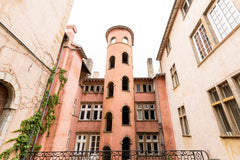The <b>apartment in Lyon</b> has 1 bedrooms and capacity for 2 people. <br>Accom Lyon, France Dify Tour Rose - Vieux Lyon Entire rental unit vacation rental 655467392204573870