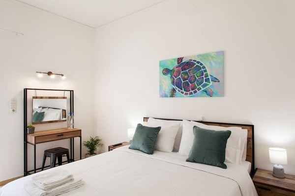 Chelona’s blue is a newly renovated property located in the city of Heraklion an  Chelona Green private bedroom and bathroom Private room in rental unit vacation rental 54160355