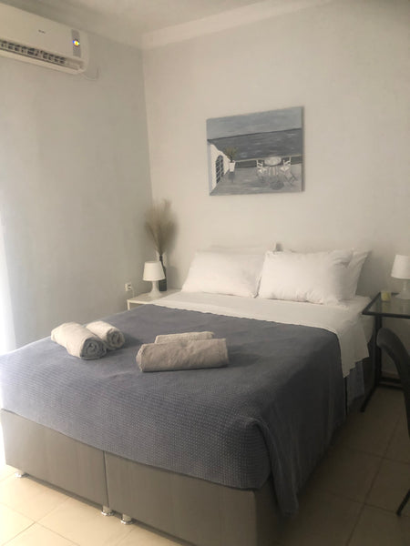 This is a small, very cute, warm, and functional studio! It is ideal for solo tr Thessaloniki, Greece #SKGH Antigoni studio -NearPromenade Entire condo vacation rental 27365554