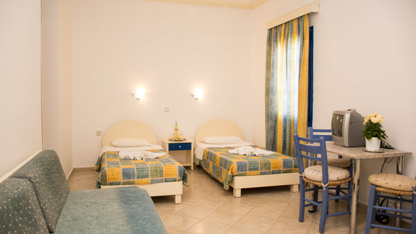 Just 100 m from Amoudara Beach, Uncle George Holiday Apartments offers self-cate  Uncle George Holiday Apartments 
