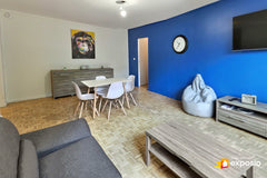 Appartement au calme, au rez-de-chaussée d'une grande copropriété donnant exclus Lyon, France Appartement 6 personnes au calme, proche du centre Entire condo vacation rental 46844436