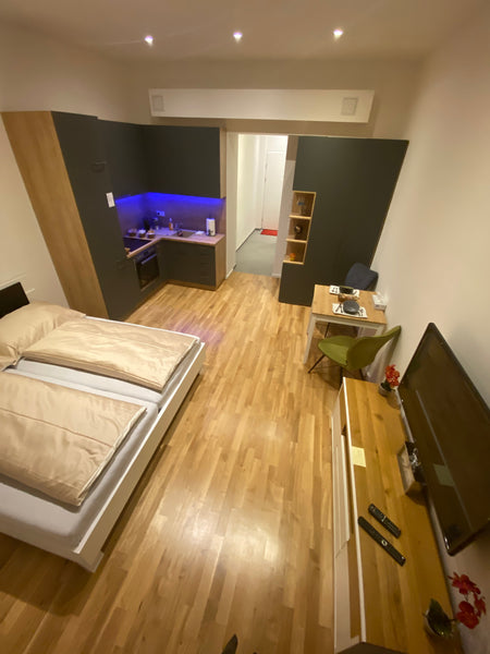 Vorhanden <br />1 Doppelbett (180x2m)<br />1 Kleiderschrank<br />Voll ausgestatt  ***Stylish apartment close to Schönbrunn Palace*** Entire rental unit vacation rental 38312831