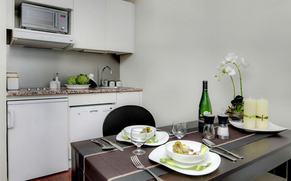 Rénové dans un style résolument contemporain, le studio dispose d’une salle de b Lyon, France Citadines Part-Dieu Lyon - Studio Room in aparthotel vacation rental 46391923