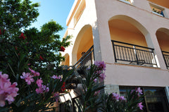 Located amongst lush gardens in Palekastro, East Crete, the family-run House Mar Palekastro, Greece Palekastro Triple Room East Crete Private room in bed and breakfast vacation rental 404955