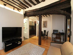 Charmant appartement de 39 m² avec poutres apparentes, typique du quartier. Calm Paris, France Charming apartment in Le Marais Entire rental unit vacation rental 3973916