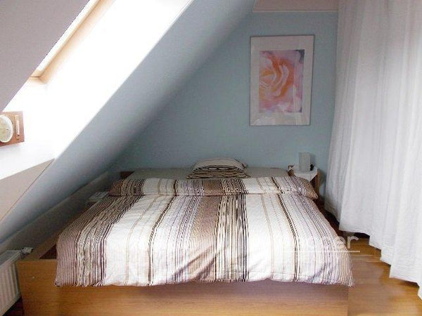 Jde o podkrovní atelier 43m2  s nábytkem,  sedací soupravou s konferenčním stolk Šestajovice, Czechia Pohodové ubytování pro mladé Private room in loft vacation rental 32581484