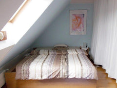 Jde o podkrovní atelier 43m2  s nábytkem,  sedací soupravou s konferenčním stolk Šestajovice, Czechia Pohodové ubytování pro mladé Private room in loft vacation rental 32581484