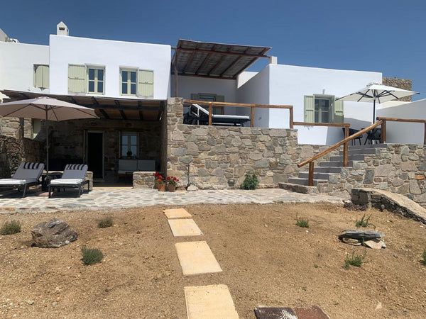 This newly renovated villa is located in an idyllic location on the cliff, only   Villa Ostria-Cycladic Villa Cycladic home vacation rental 51308330