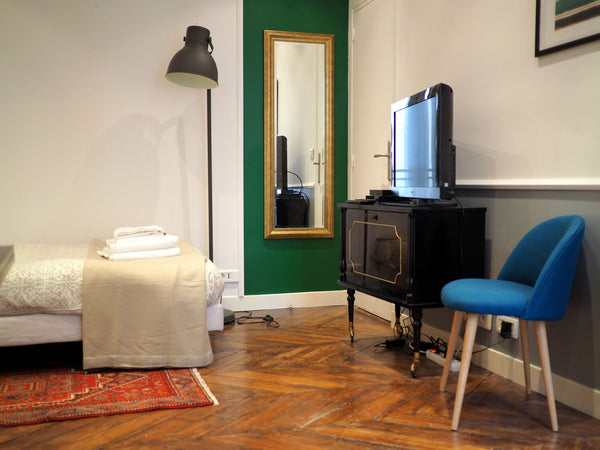 Charming apartment in excellent location, very calm, first floor, perfect locati Paris, France Between Montmartre and Lafayette! Entire rental unit vacation rental 5837908