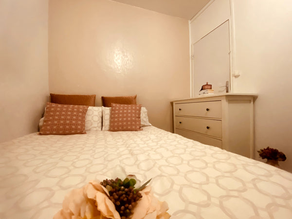 Chambre élégante et spacieuse avec terrasse ayant une vue imprenable sur Bordeau  Superbre chambre Private room in rental unit vacation rental 575961973391652676