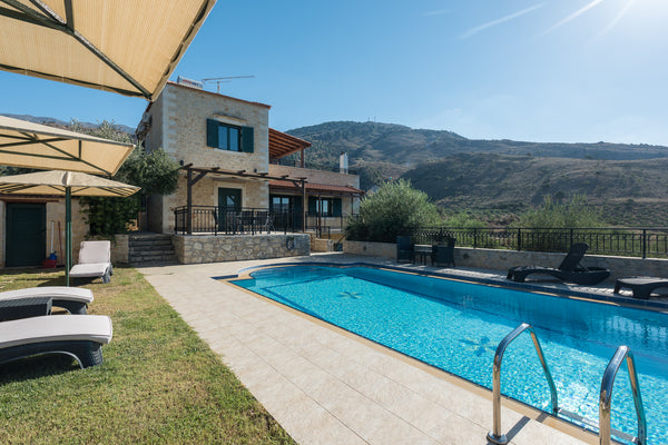 Stelios Villa is located on a hill near Georgioupolis, offering a panoramic view  Private pool and sea view, 1km from Georgioupolis Entire villa vacation rental 53391826