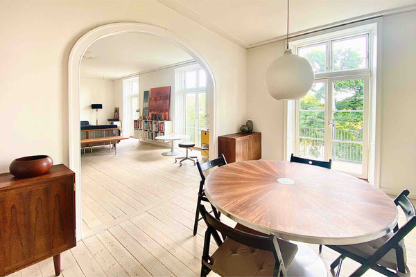 Hello I am the lucky owner of this classy old apartment with two balconies facin  Hip location, nice view, spacious rooms Entire condo vacation rental 646092803420039312