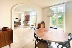 Hello I am the lucky owner of this classy old apartment with two balconies facin  Hip location, nice view, spacious rooms Entire condo vacation rental 646092803420039312