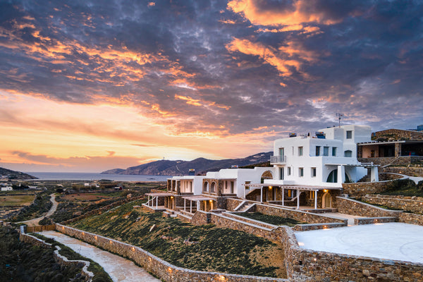 The charming whitewashed kitchen is fully-equipped and shares a space with the c Athens, Greece Twins One by Koumi Homes Mykonos Entire rental unit vacation rental 48206344