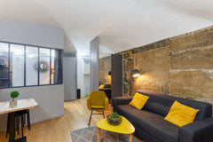 Il est parfaitement situé au coeur de la presqu'île, à 100m de la place des Terr Lyon, France La verrière des terreaux Entire rental unit vacation rental 23015151