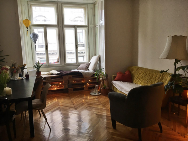 This accommodation reflects the life in Vienna! The location is perfect for expl Vienna, Austria Quiet room in beautiful flat in heart of Vienna Private room in rental unit vacation rental 34497336