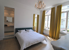 Graag verwelkomen we u in onze eigen woning, een meesterwoning uit 1858, gelegen Antwerp, Belgium Luxekamer Camille in authentieke meesterwoning Private room in townhouse vacation rental 43774378