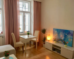 Das Apartment befindet sich in einer ruhigen Straße, nahe der  berühmten Wiener  Vienna, Austria Nice Apartement near City & Castle Schönbrunn Entire rental unit vacation rental 23007177