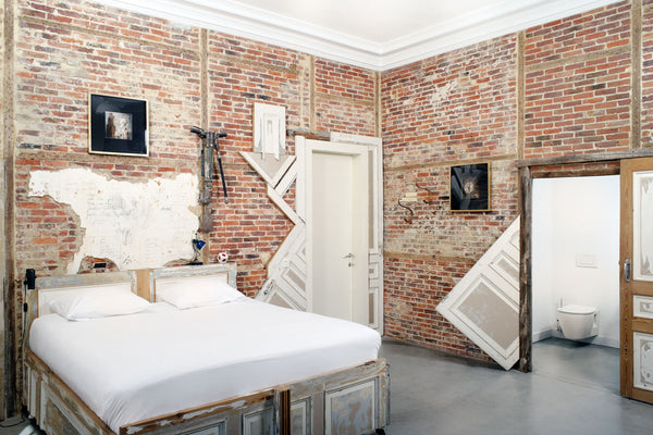 The author Gerlando Infuso delivers here in the room of DRUUM his first two stop Brussels, Belgium Gerlando Infuso Room in bed and breakfast vacation rental 38473081
