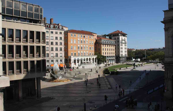 Logement idéal pour 2 personnes.<br />En revanche, le canapé (+couverture/oreill Lyon, France Appartement cosy Hyper centre Entire rental unit vacation rental 44056758