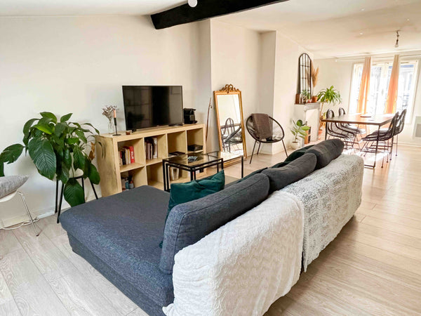 Charmant studio en hyper centre, idéal pour profiter d’une escapade citadine. <b Bordeaux, France Charmant Studio sous les toits en hyper centre Entire rental unit vacation rental 24321995