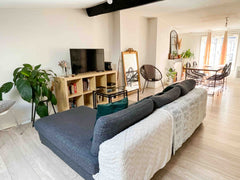 Charmant studio en hyper centre, idéal pour profiter d’une escapade citadine. <b Bordeaux, France Charmant Studio sous les toits en hyper centre Entire rental unit vacation rental 24321995