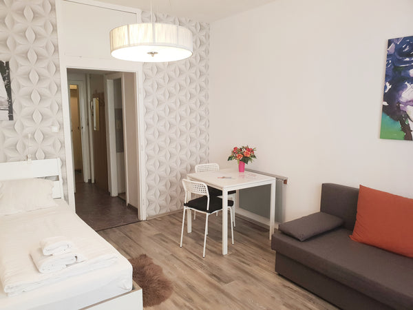 Wir begrüssen Euch recht herzlich in der Weltmetropole Wien. :)<br />Unsere Wohn  Gorgeous, quiet and bright Studio close to center Entire rental unit vacation rental 21858936