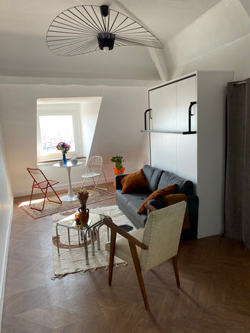 Ancien atelier d'artiste entièrement rénové, meublé et équipé dans immeuble anci Lyon, France Superbe studio vue sur Lyon & Saône, Vieux-Lyon Entire rental unit vacation rental 49832343