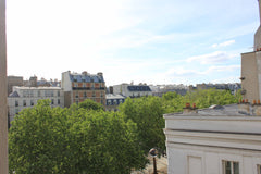 Very bright apartment in a lively area, with of green lasts, of numerous storeke Paris, France beautiful appartment very bright! Entire rental unit vacation rental 6379600